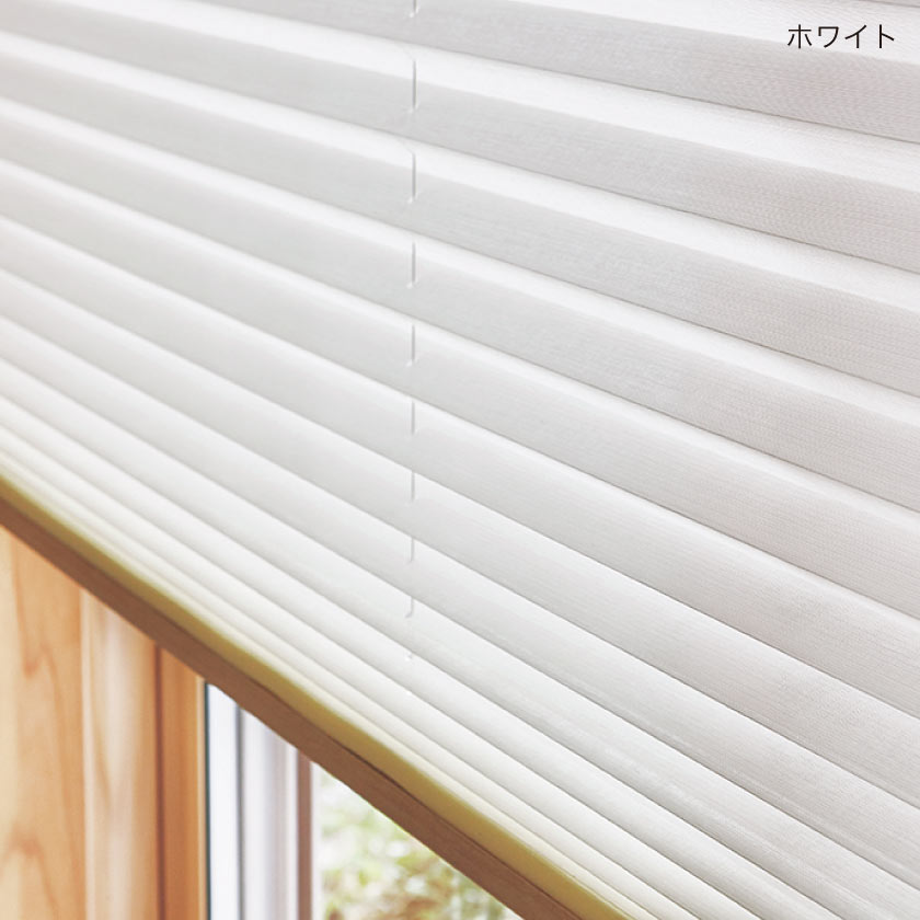 生地のアップ写真です。プライバシーは確保された透け感です。